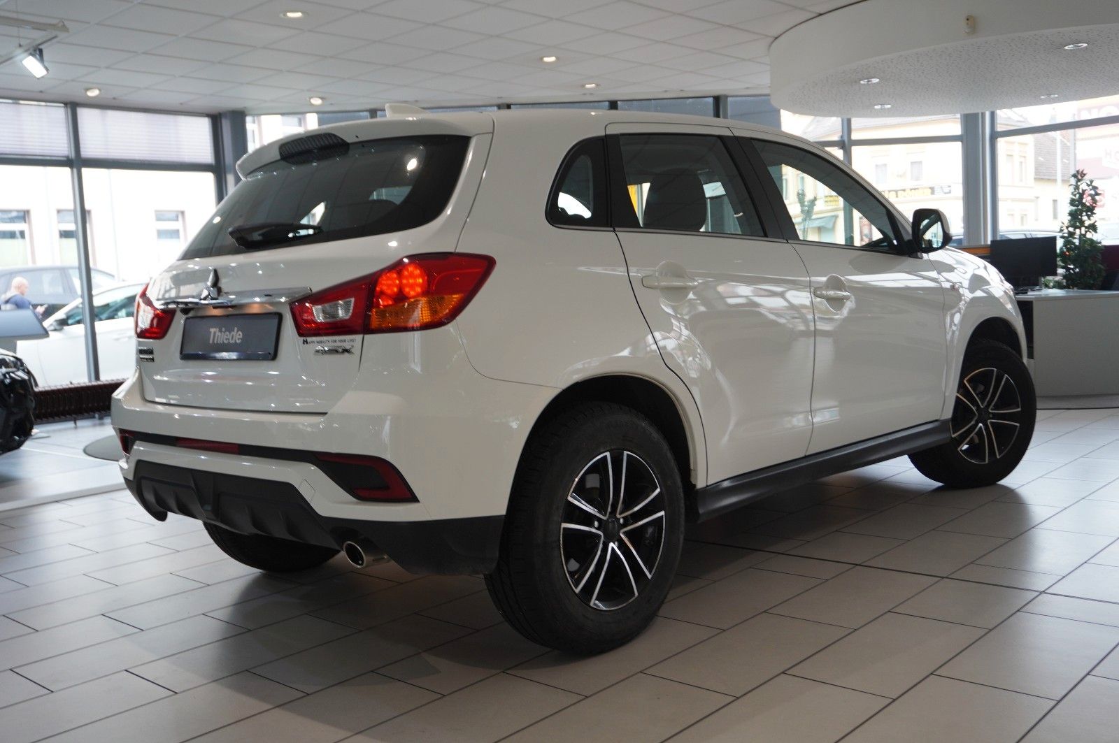 Fahrzeugabbildung Mitsubishi ASX 1.6 EDITION 2WD NAVI/LED/KAMERA/SHZ/TEMP/DAB