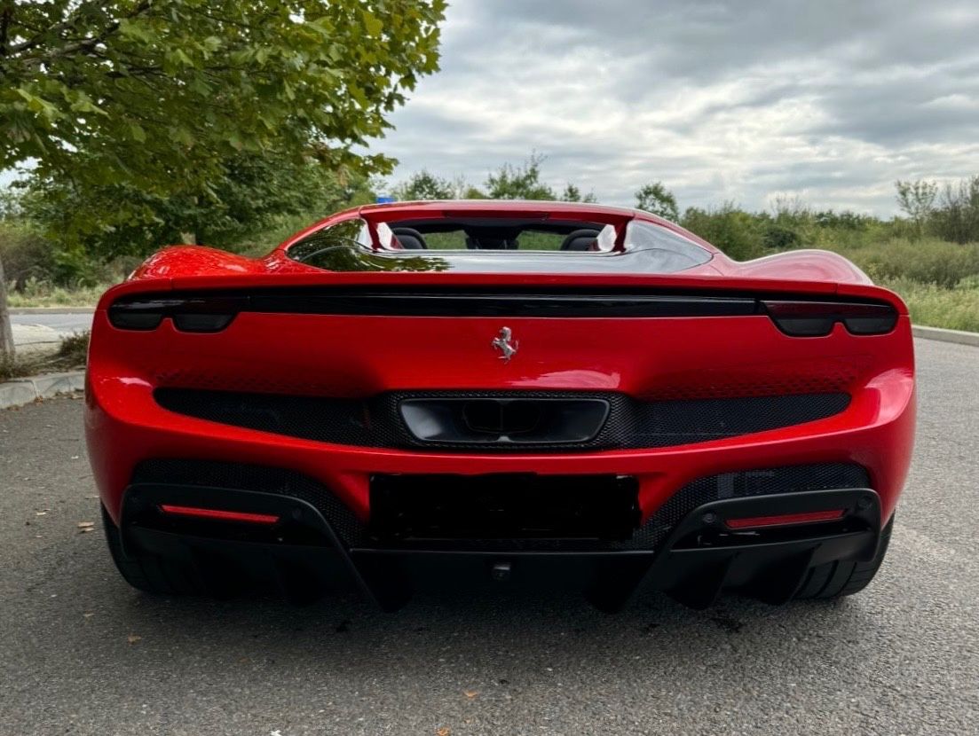 Fahrzeugabbildung Ferrari 296 GTS DAYTONASEAT CARBON P-DISPLAY JBL NEWCAR!