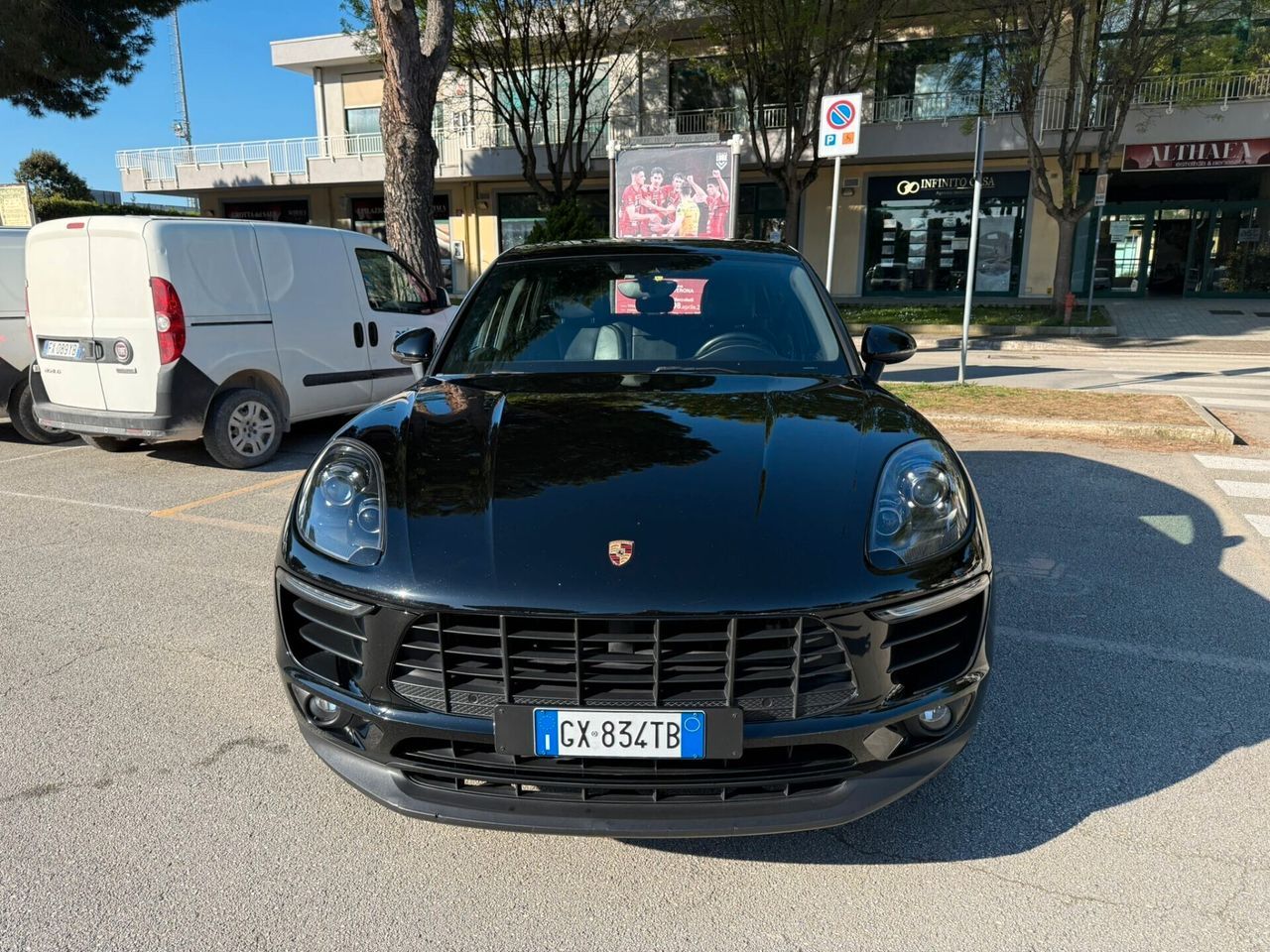 PORSCHE Macan