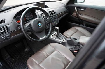 Fahrzeugabbildung BMW X3 3.0D STEPTR. PANO XENON AHK LEDER NAVI WINTER