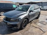 Volkswagen Tiguan Allspace 2.0 Tsi R-line 4Motion 140kw A7 - VW Tiguan Allspace Unfallwagen