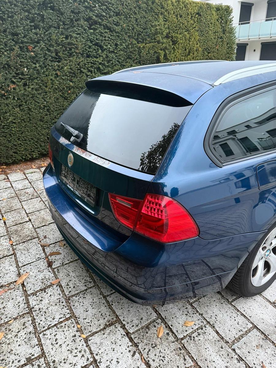 BMW 320 2011 — engine 163 HP (120kW)
