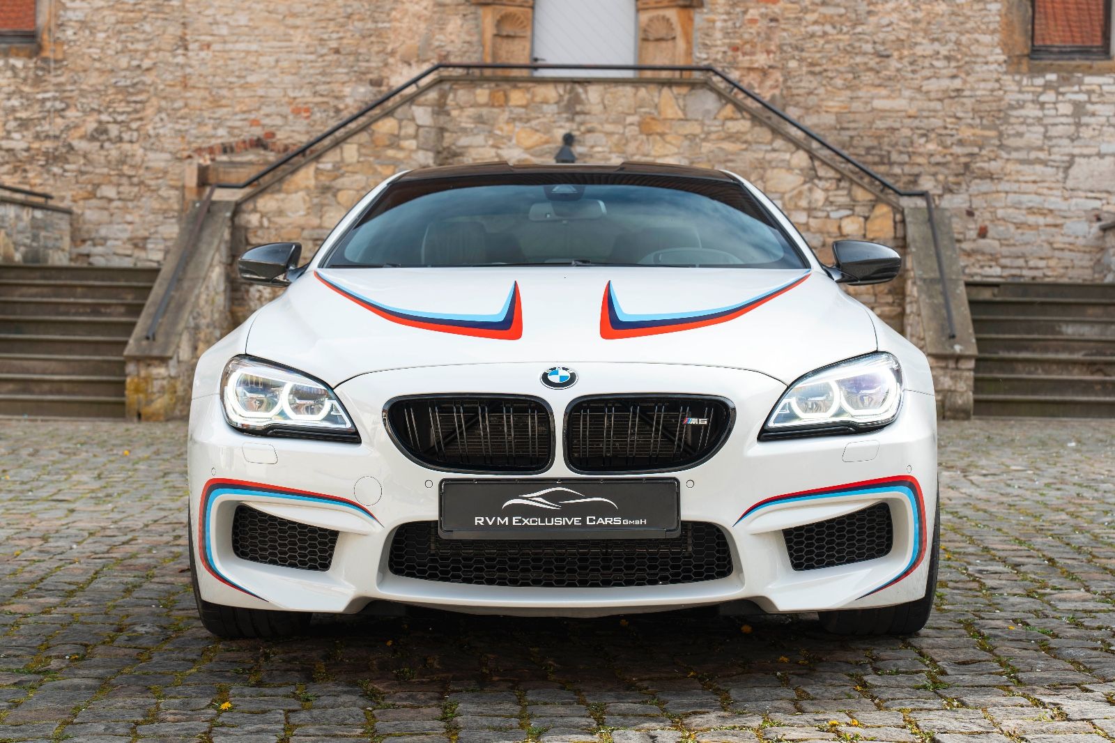 Fahrzeugabbildung BMW M6 Competition 1/100  B&O 360° Carbon LED