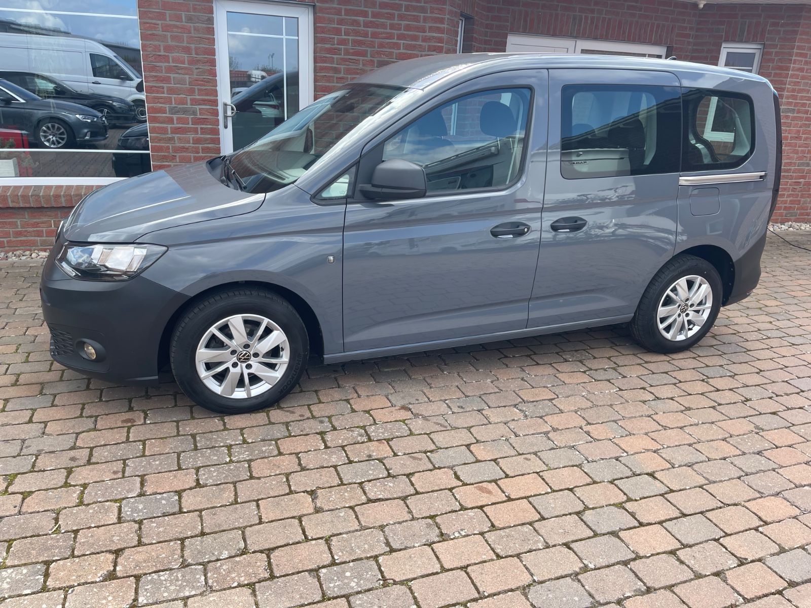 VW Caddy Kombi 2.0 TDI  5 Sitze Navi SHZ PDC
