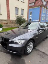 BMW E90 320i - BMW 320 mit Benzin-Antrieb: Limousine, E90 320i