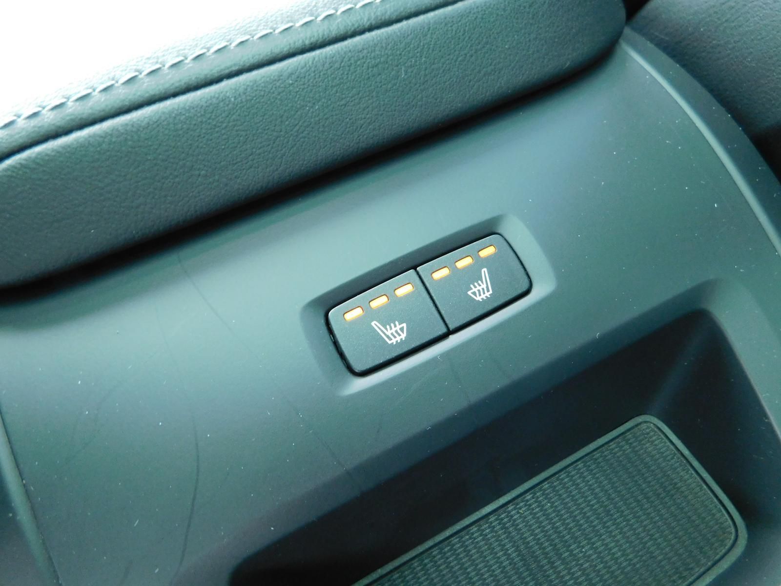 Fahrzeugabbildung Volvo XC60 B4D AWD Plus Dark "Panoramadach"