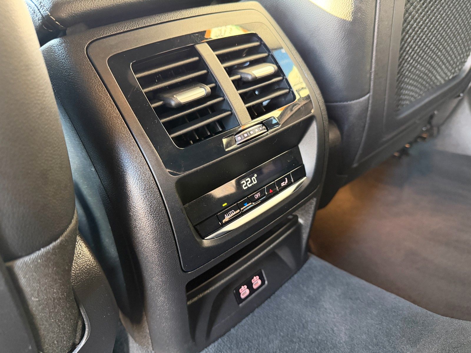 Fahrzeugabbildung BMW X4 xDrive 30 d M SPORT AHK NAVI LEDER 20 ZL. HUD
