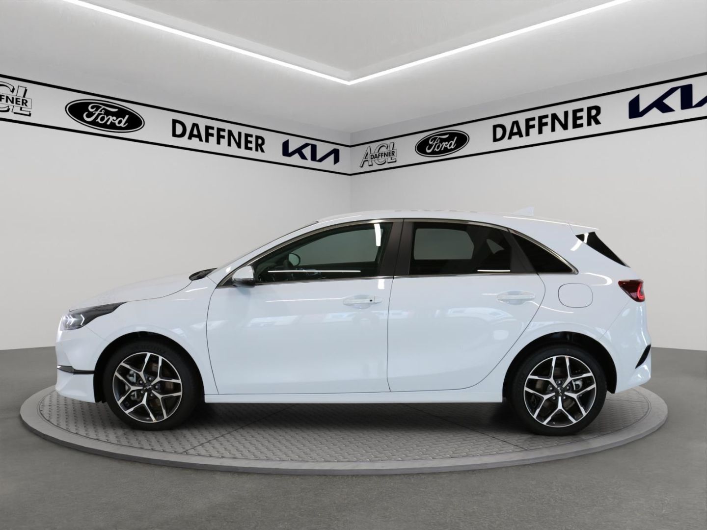 Fahrzeugabbildung Kia Ceed Ultimate Kamera Navi Style-Paket SHZ LED