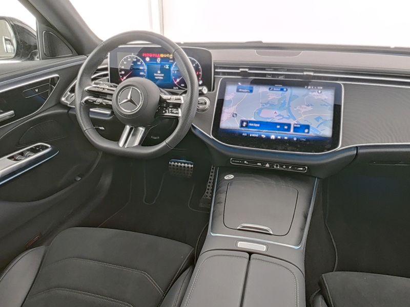 Mercedes-Benz E 220 T d , AMG NIGHT AHK DISTR KAMERA PANO SPUR