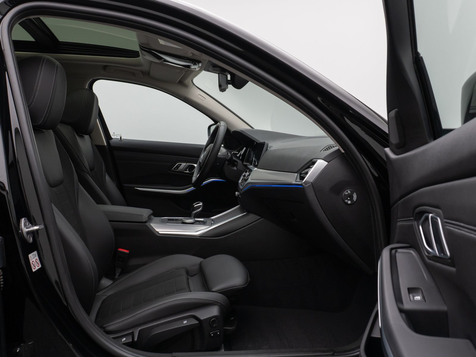 Fahrzeugabbildung BMW 320d  xD Sport Line Panorama Kamera HiFi Komfort