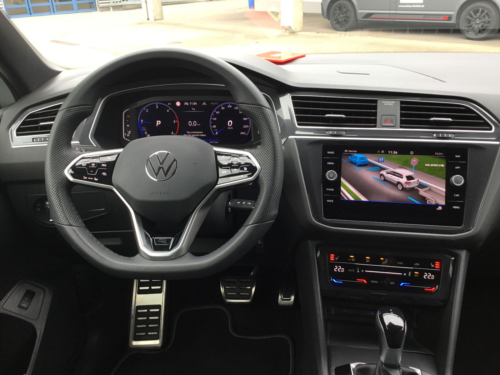 Fahrzeugabbildung Volkswagen Tiguan Allspace 2.0 TDI DSG 4M R-Line+AHK+20"