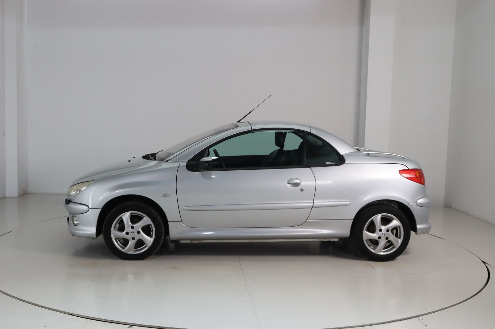Fahrzeugabbildung Peugeot 206 Cabriolet 1.6i * Leder * Klima * SHZ cc