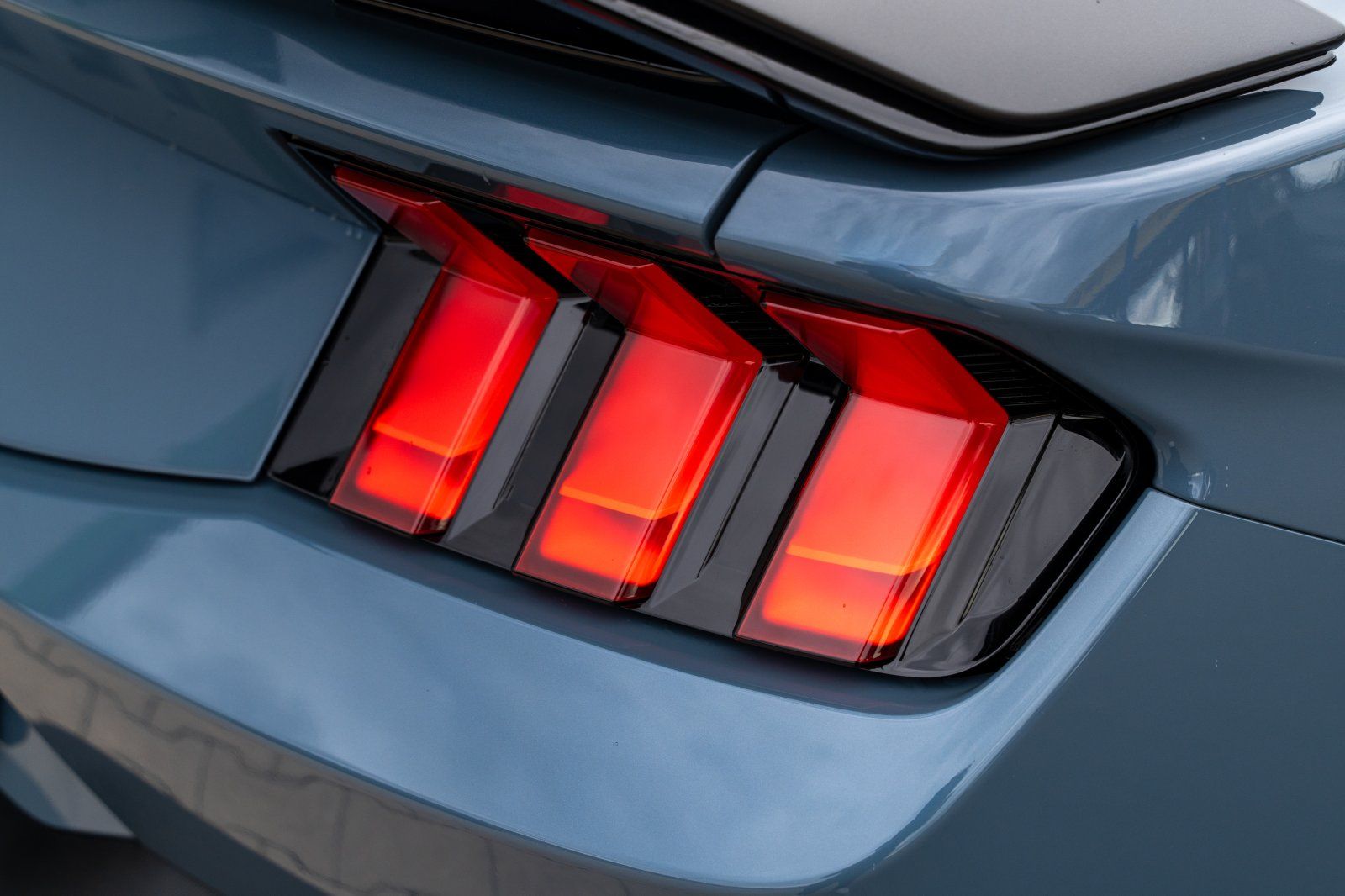 Ford Mustang (MUSTANG Dark Horse Styling-Paket/Heckspoiler/1.H)