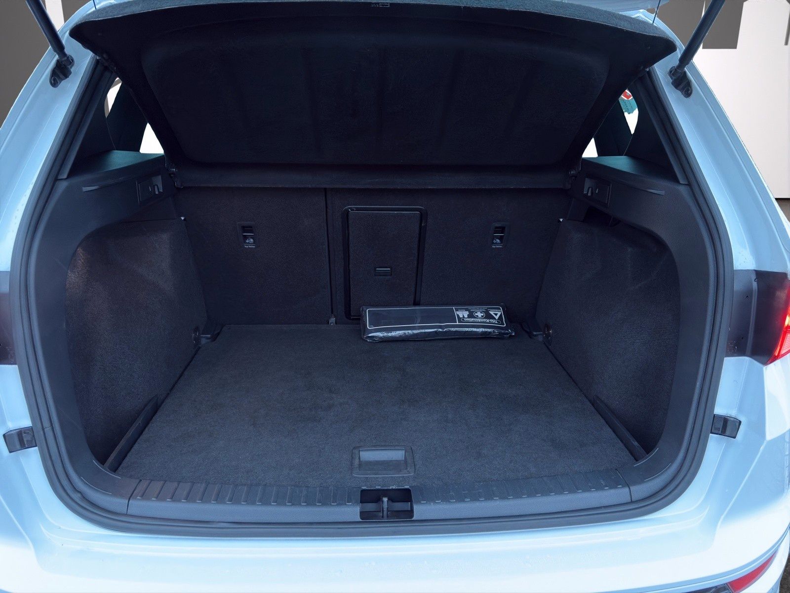 Fahrzeugabbildung SEAT Ateca 1.5 TSI FR DSG LED/NAVI/SHZ/SHZ/AHK