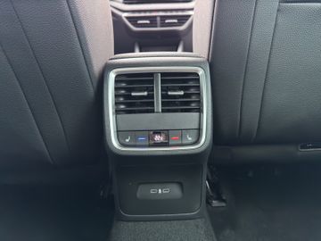 Skoda Octavia Combi 2.0 TDI Tour*NAVI*AHZV*4xSHZ*CAM*