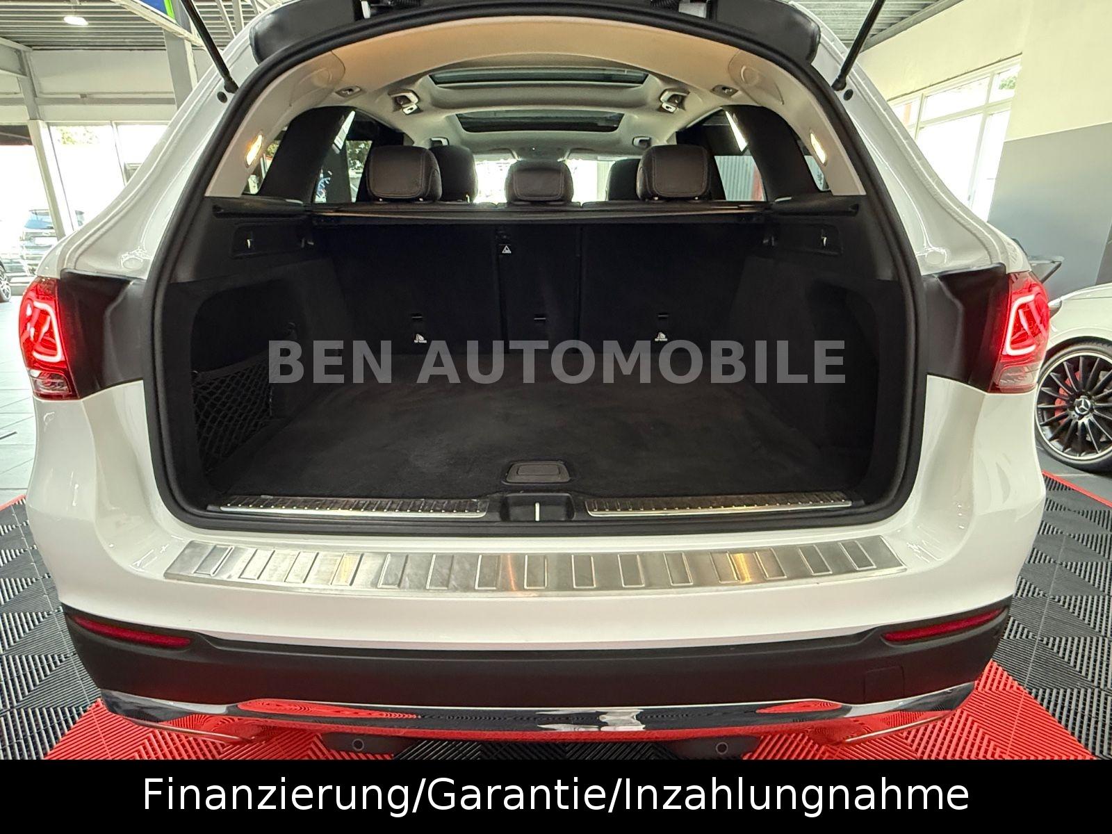 Mercedes-Benz GLC 300d 4Matic PANO+LED+RFK+AHK