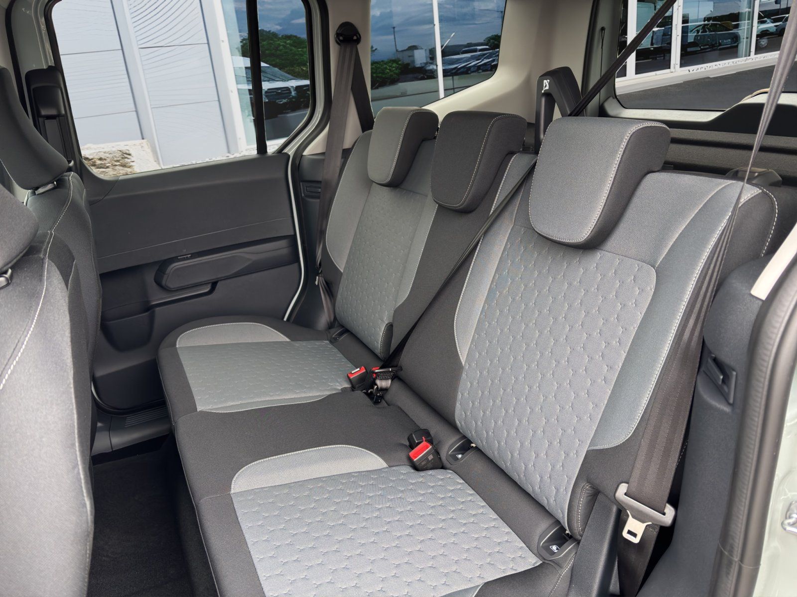 Fahrzeugabbildung Ford Tourneo Courier eMotor BEV Titanium