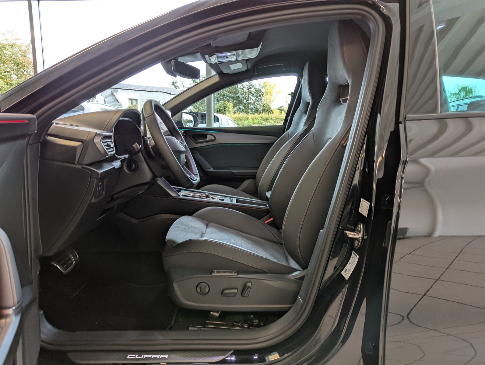 CUPRA Leon 2.0 TDI Intelligent-Dynamic-Edge-Pake Cam - Image 12