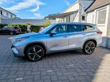 Toyota Highlander 2.5-l Hybrid Luxury | 8-fach bereift