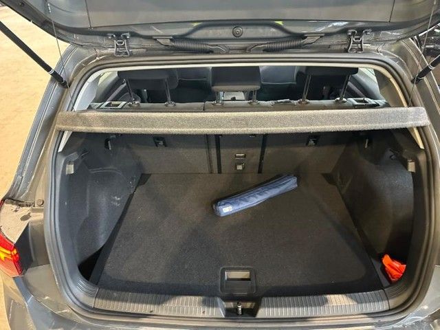 Fahrzeugabbildung Volkswagen Golf VIII Life 2.0 TDI Kamera ACC LED 16"Alu