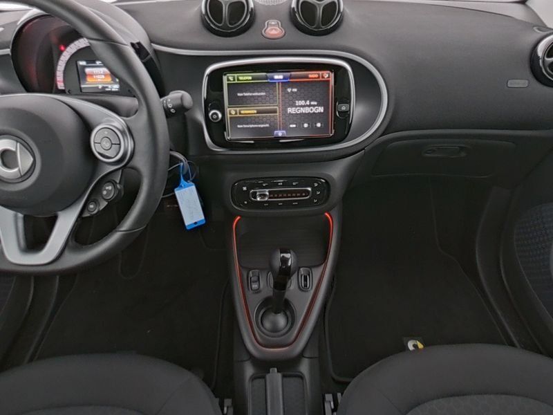 Fahrzeugabbildung Smart smart EQ fortwo Exclusive*Kamera*Media*LED*22kW*