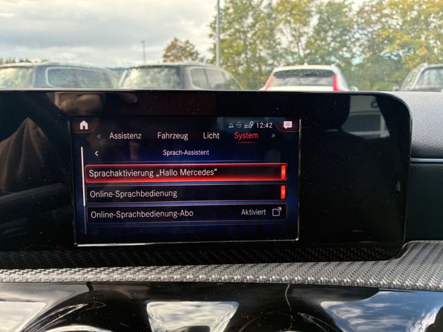 Fahrzeugabbildung Mercedes-Benz CLA 180 Lim >AUT/NAV/LED/Teilleder<