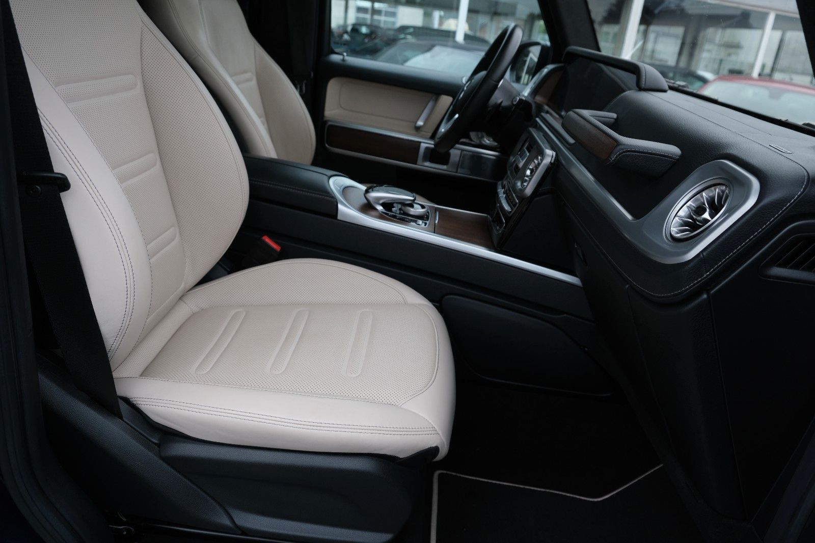 Fahrzeugabbildung Mercedes-Benz G 500/Massage/Distr/Burm/Stdhzg/LED/Fond Ent.