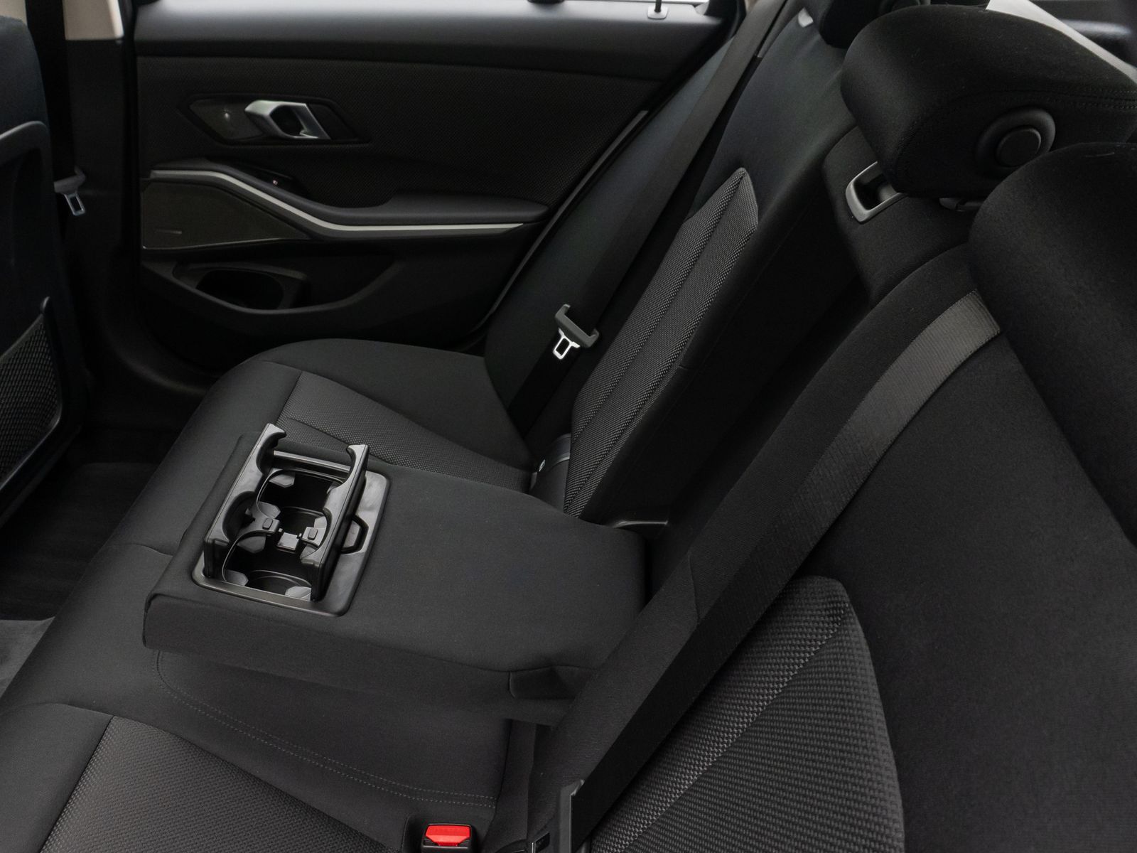 Fahrzeugabbildung BMW 320d  xD Panorama Kamera HUD DAB H/K Lenkradhzg