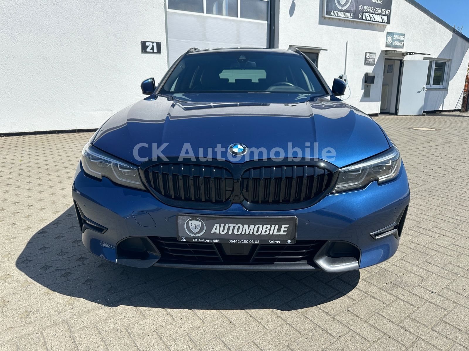 Fahrzeugabbildung BMW 318d Touring Sport-Line/Shadow-Line/Navi/Laser