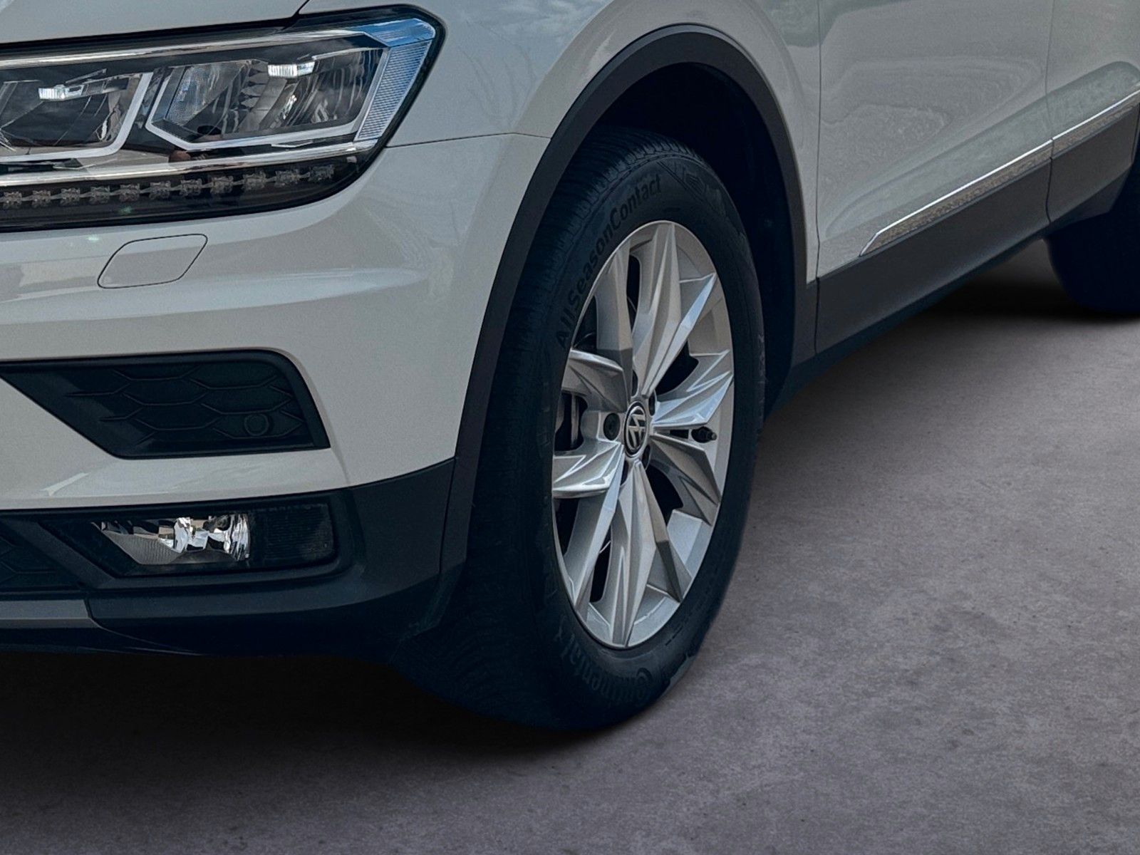 Fahrzeugabbildung Volkswagen Tiguan Highline 2.0 TSI 4Motion