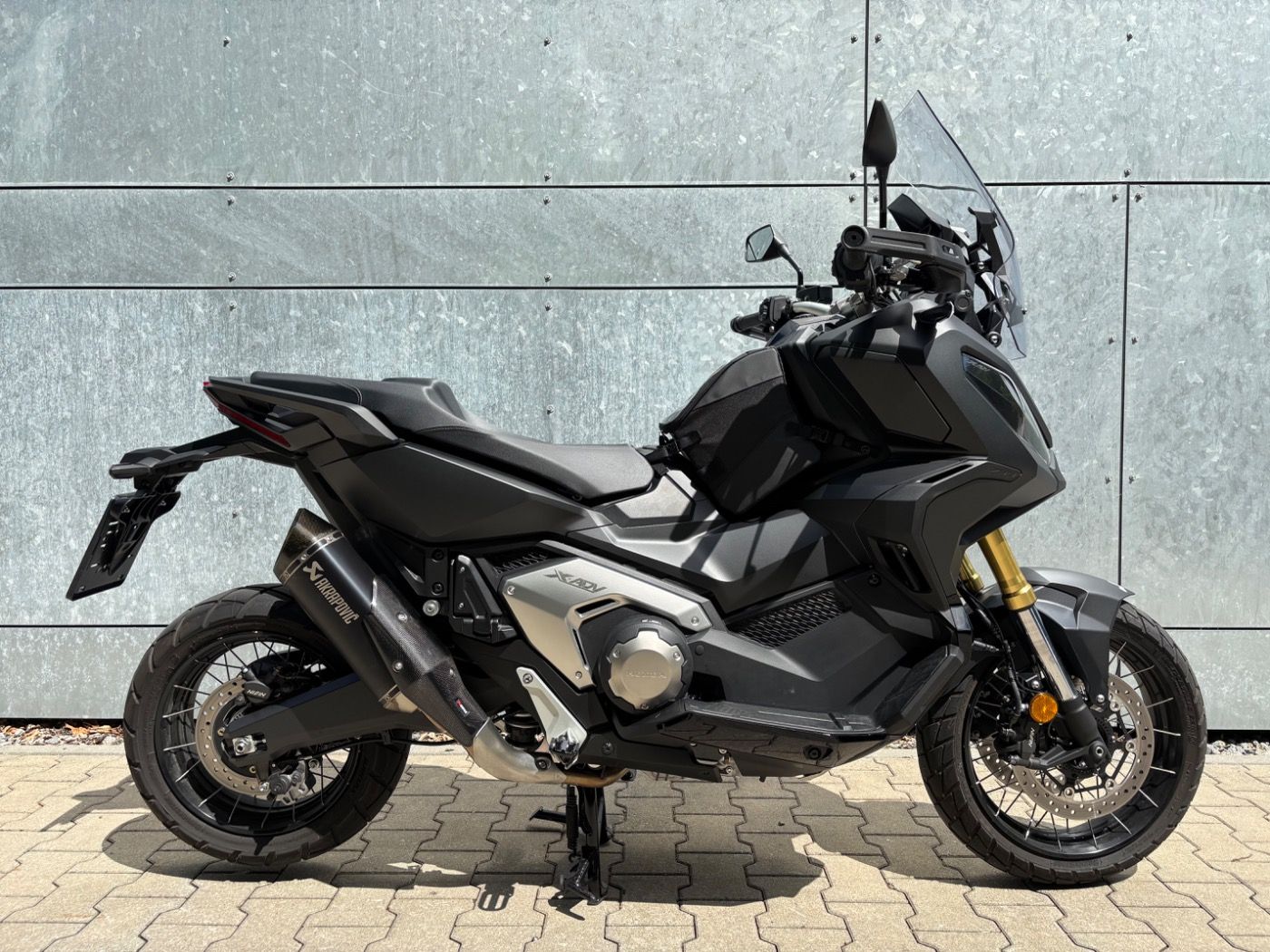 Fahrzeugabbildung Honda ADV 750 - X-ADV Griffheizung Akrapovic