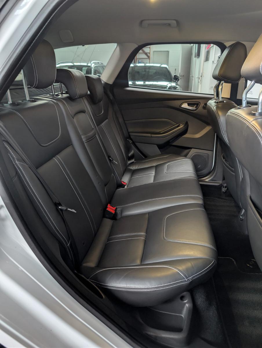 Ford Focus 2012 — photo 14
