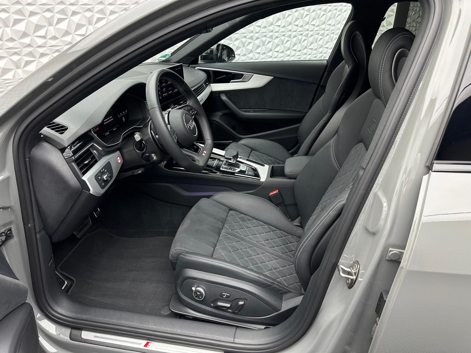 Fahrzeugabbildung Audi A4 40 TDI QUA/S-LINE/COMPETITION/MATRIX/PANO/B&O