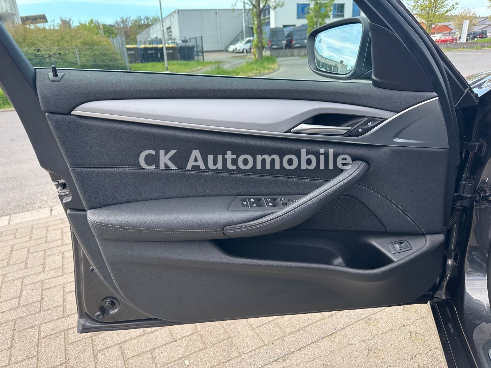 Fahrzeugabbildung BMW 520d Touring/Navi/Leder/Head-Up/Kamera/LED/ACC