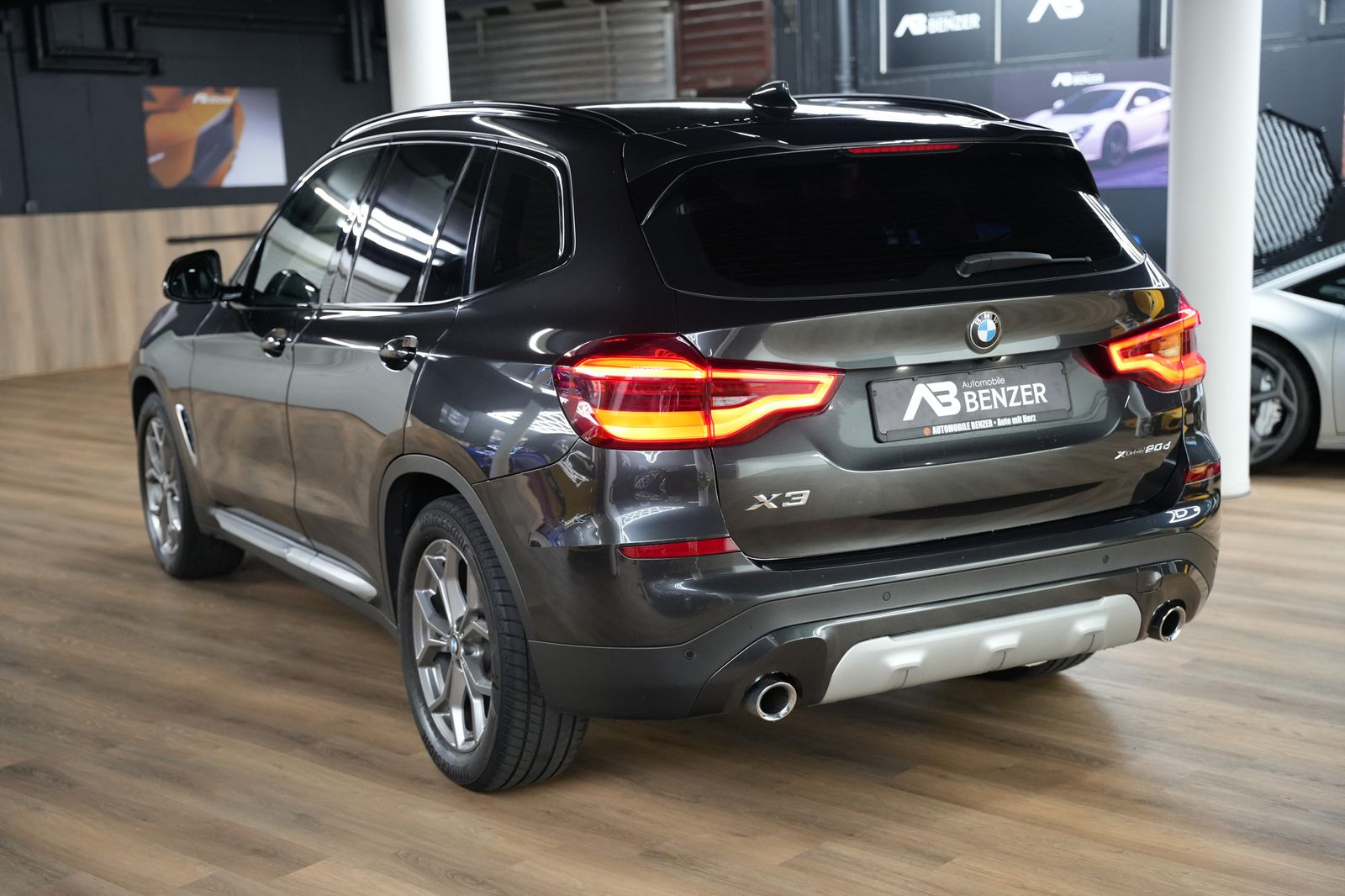 Fahrzeugabbildung BMW X3 xDrive 20 d xLine *Shadow-Line*LED*Leder*SHZ