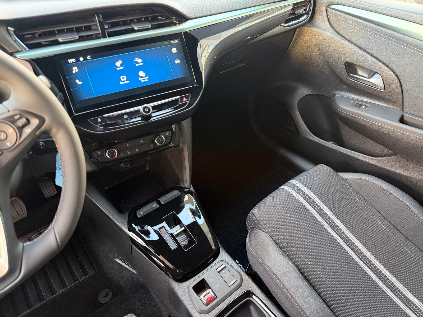 Fahrzeugabbildung Opel Corsa F YES 110PS Hybrid Automatik/LED!