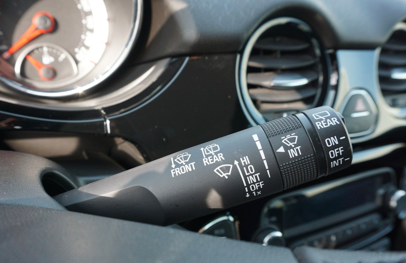 Fahrzeugabbildung Opel Adam JAM 1.4 64kW S/S, PDC, HSA, ESP, Tempomat