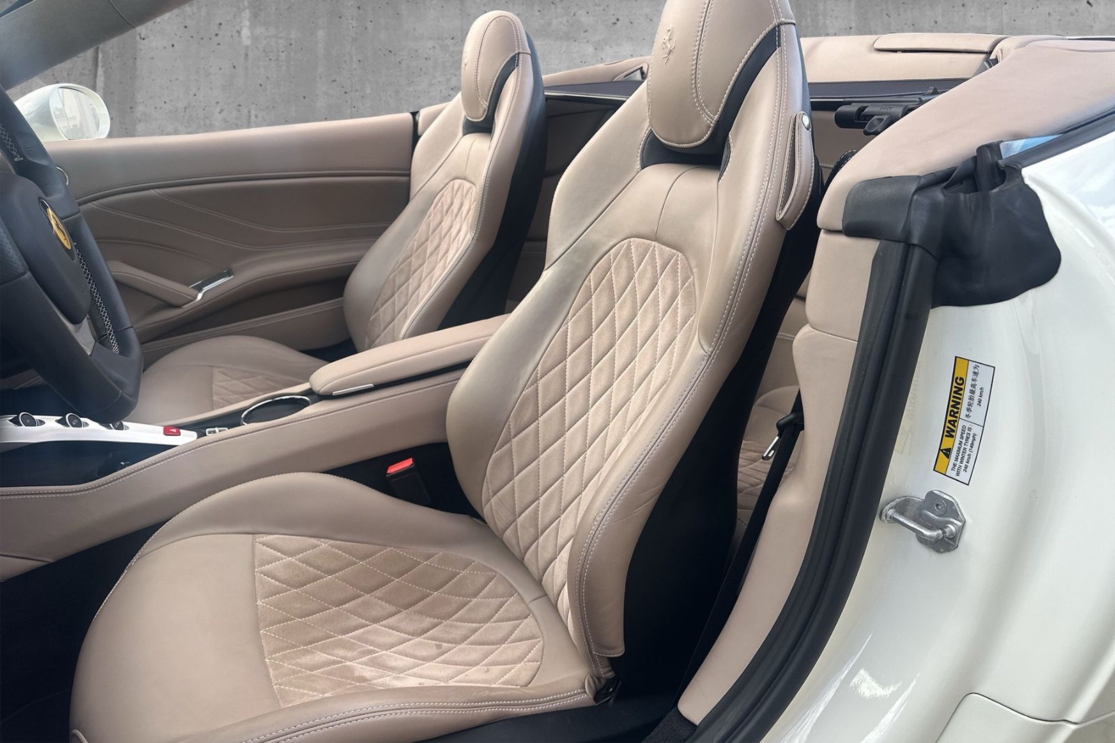 Fahrzeugabbildung Ferrari California T*BiColor*Dt Auto*Diamond Stitching