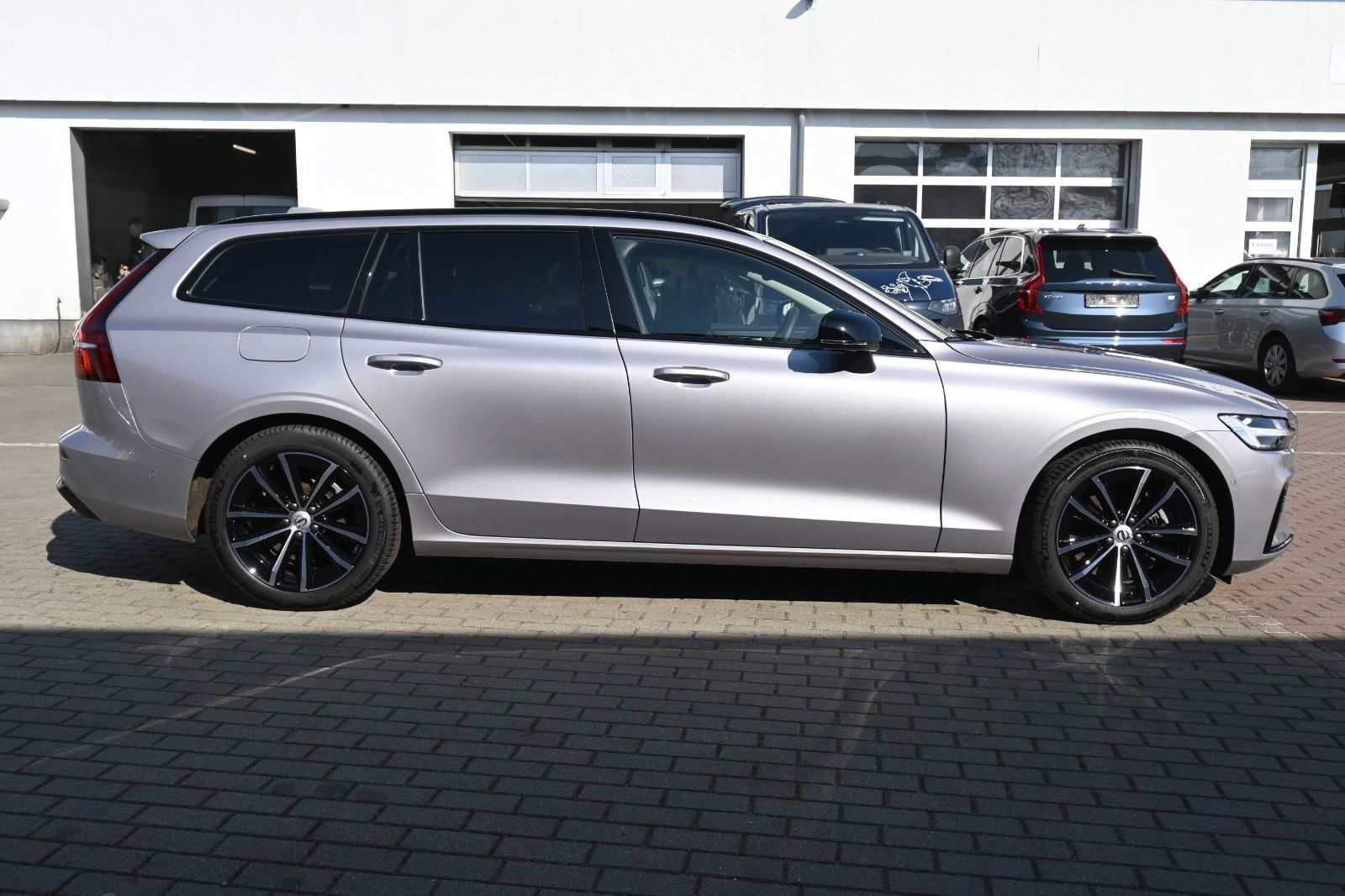 Fahrzeugabbildung Volvo V60 T6 AWD RC Plus Dark*PANO*360°*ACC*HuD*AHK