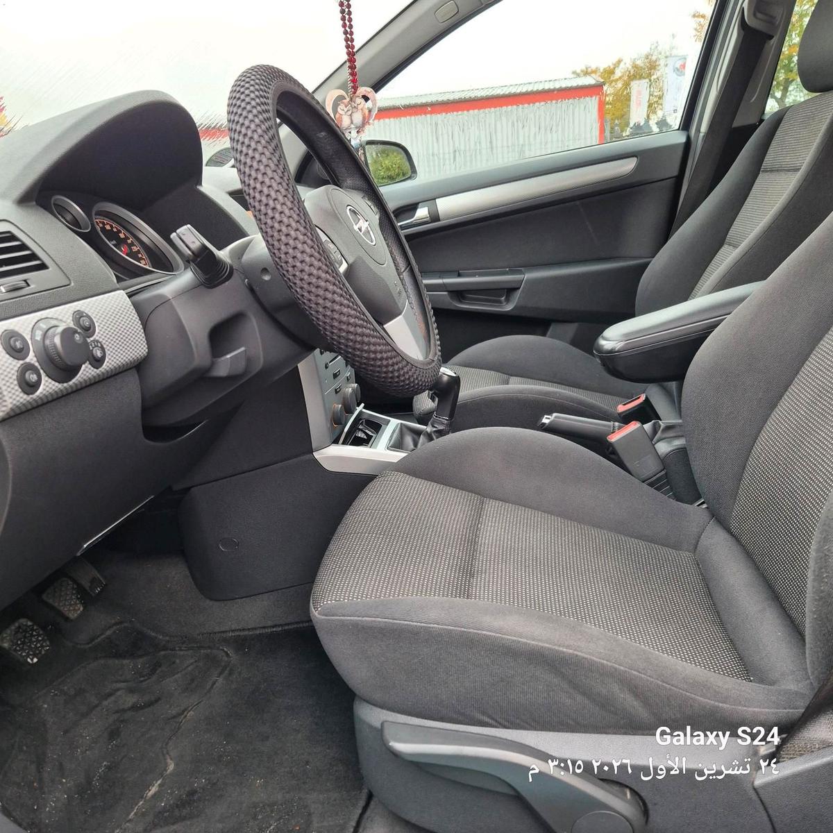 Opel Astra 2009 — photo 8