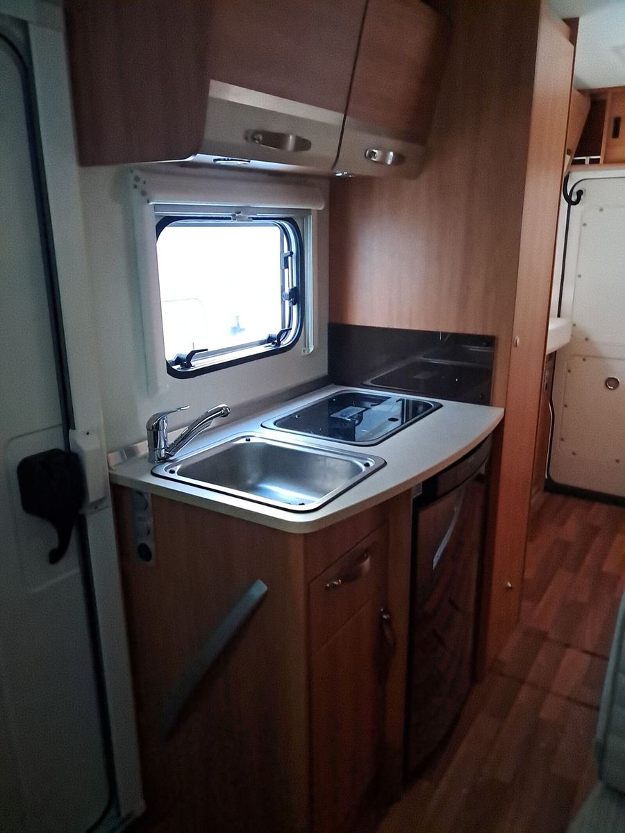 Fahrzeugabbildung HYMER / ERIBA / HYMERCAR Compact 404 Markise,Fahrradträger