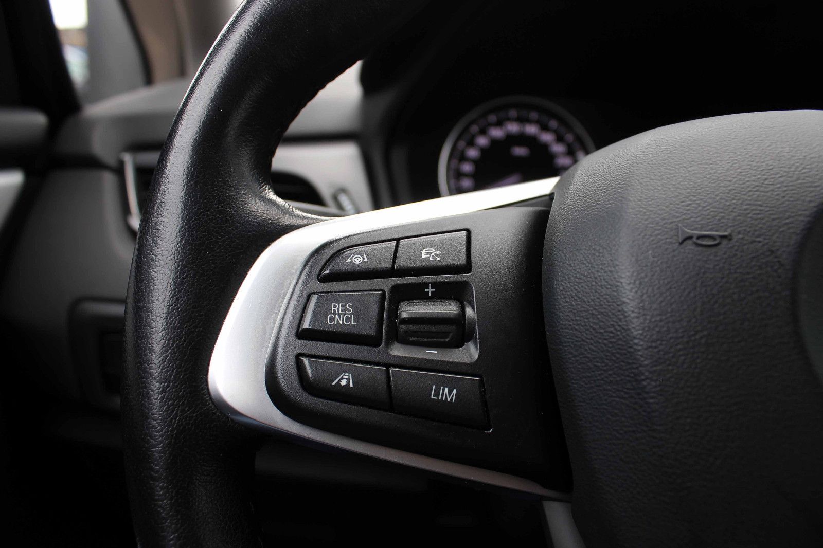 Fahrzeugabbildung BMW 216d Gran Tourer Steptr. HUD NAV ACC KAM PDC BT