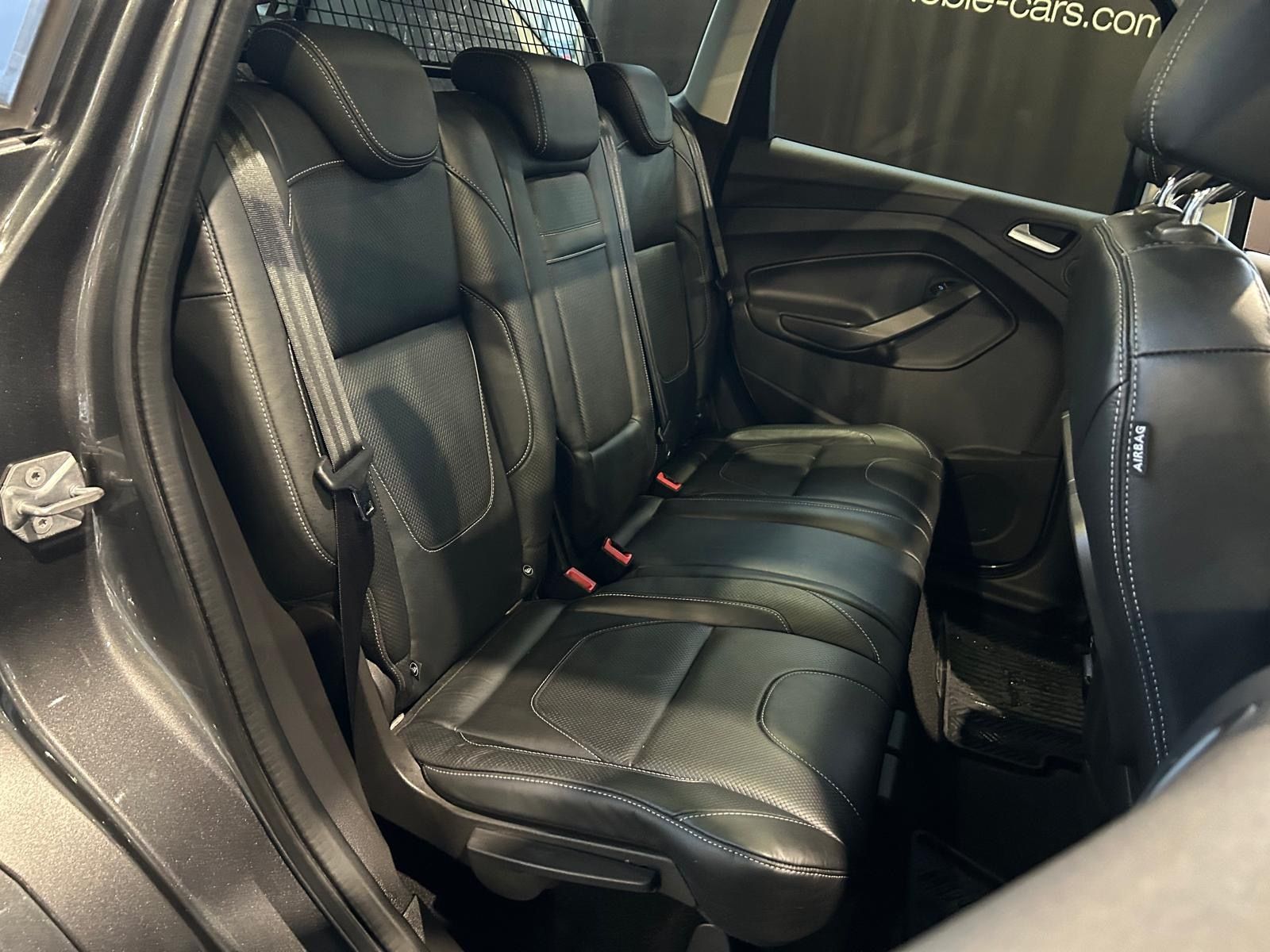 Fahrzeugabbildung Ford Kuga Individual 4x4 PANO AHK NAVI