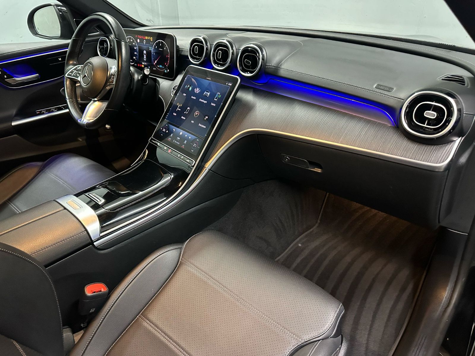 Fahrzeugabbildung Mercedes-Benz C 300 d Autom. AVANTGARDE*NIGHT*AHK*DISTRO*360*