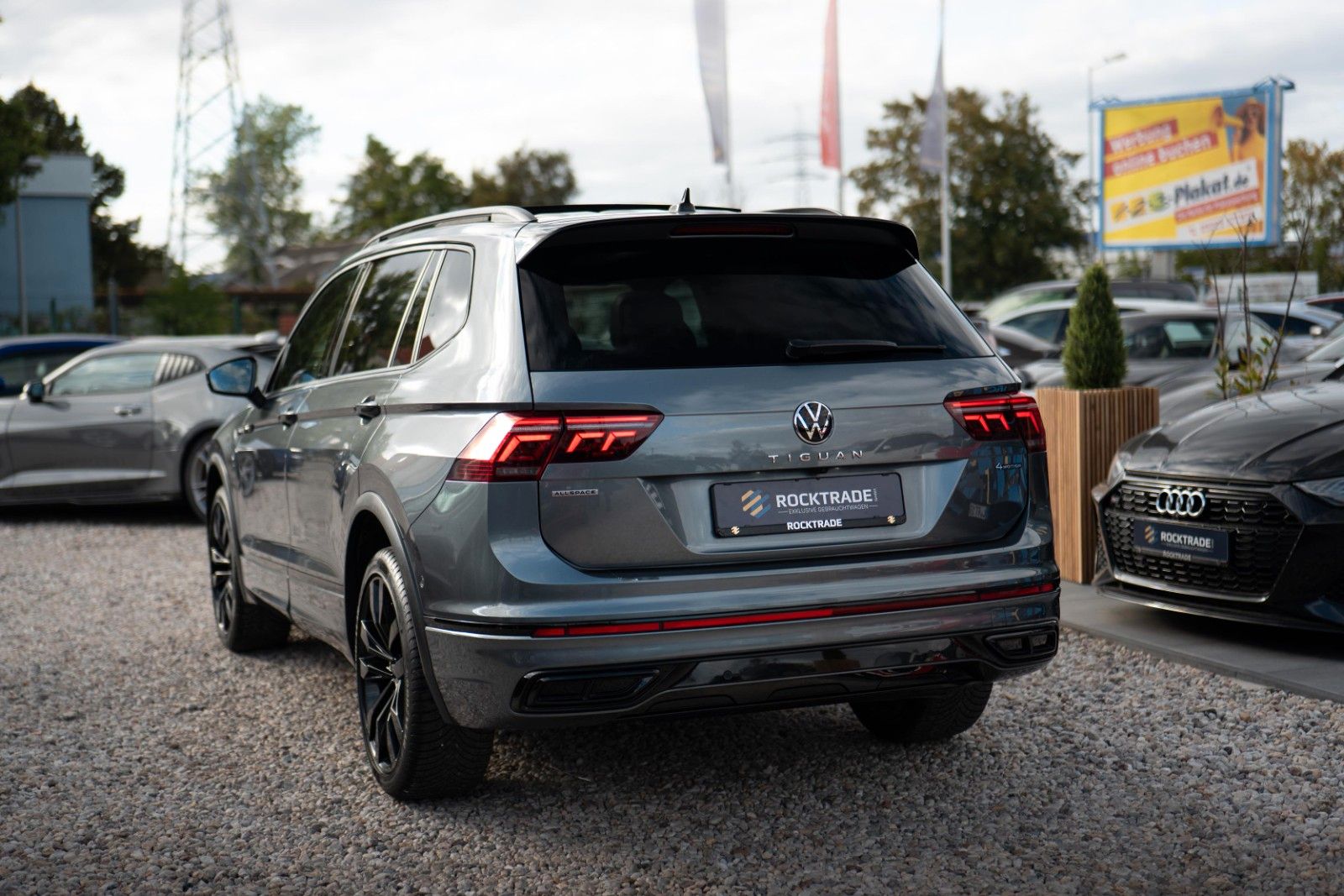 Fahrzeugabbildung Volkswagen Tiguan Allspace R-Line 4Motion HUD | PANO | ACC