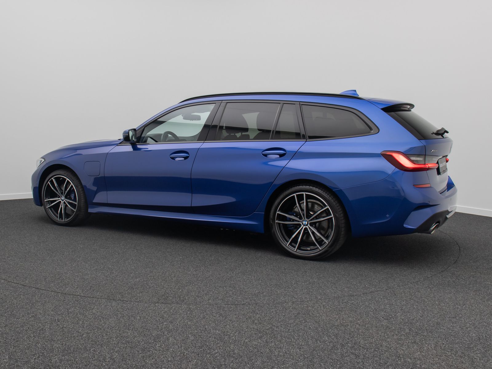 Fahrzeugabbildung BMW 330e xD M Sport Kamera DAB Laser HUD Panoram 19"