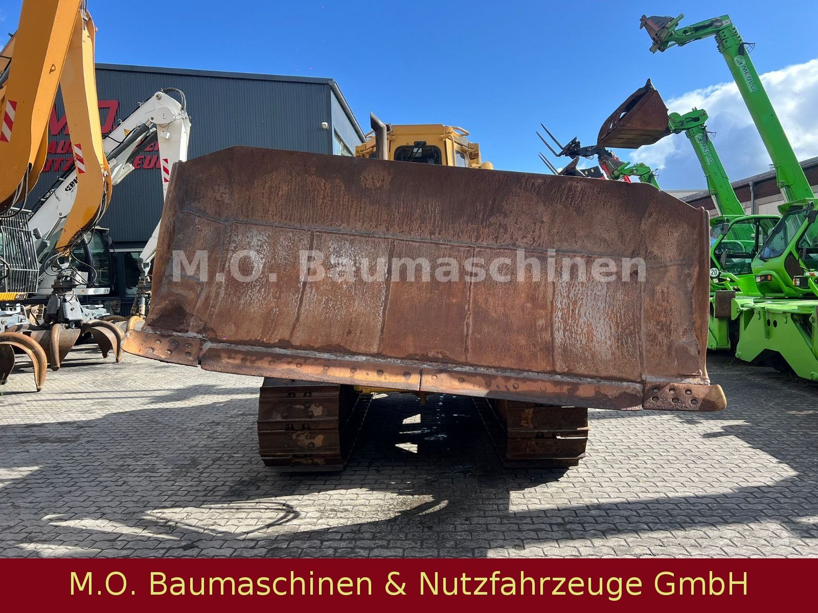 Fahrzeugabbildung CAT D6 H  / 4. Wegeplanierschild /Ripper /