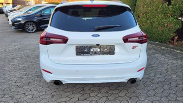 Fahrzeugabbildung Ford Focus Turnier ST X