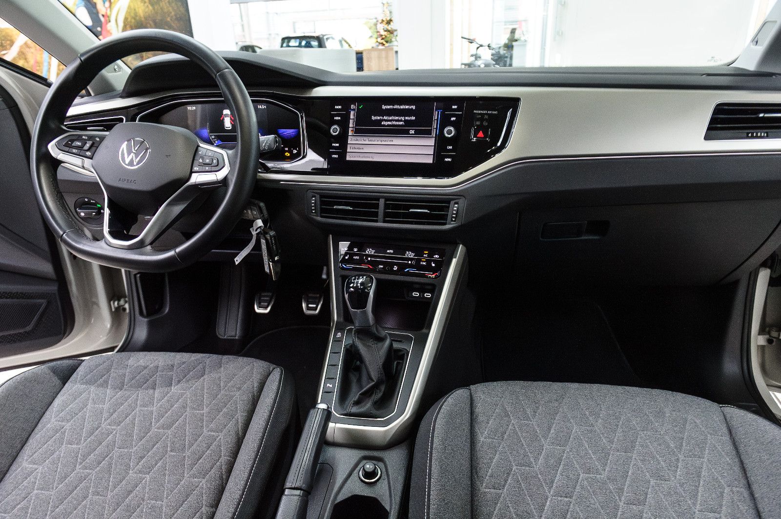 Fahrzeugabbildung Volkswagen Polo VI Move 1.0 LED+APP+BEATS+SHZ+KAMERA