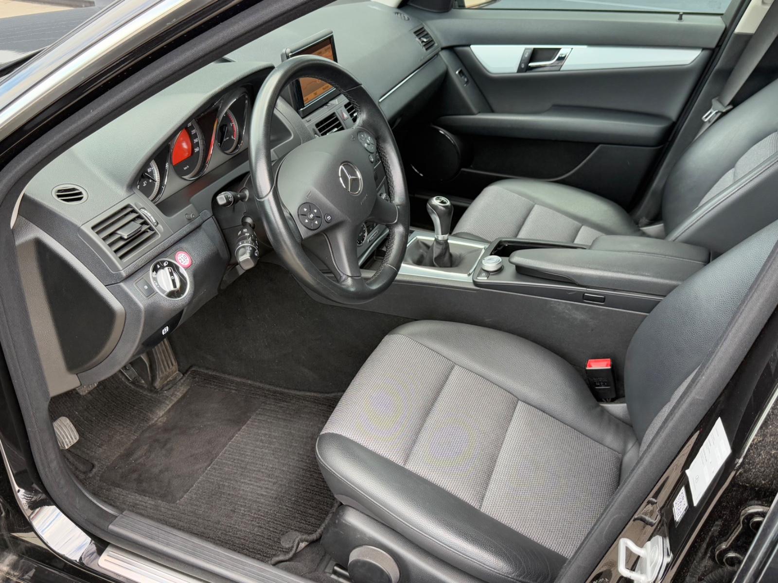 Mercedes-Benz C220 2010 — photo 9